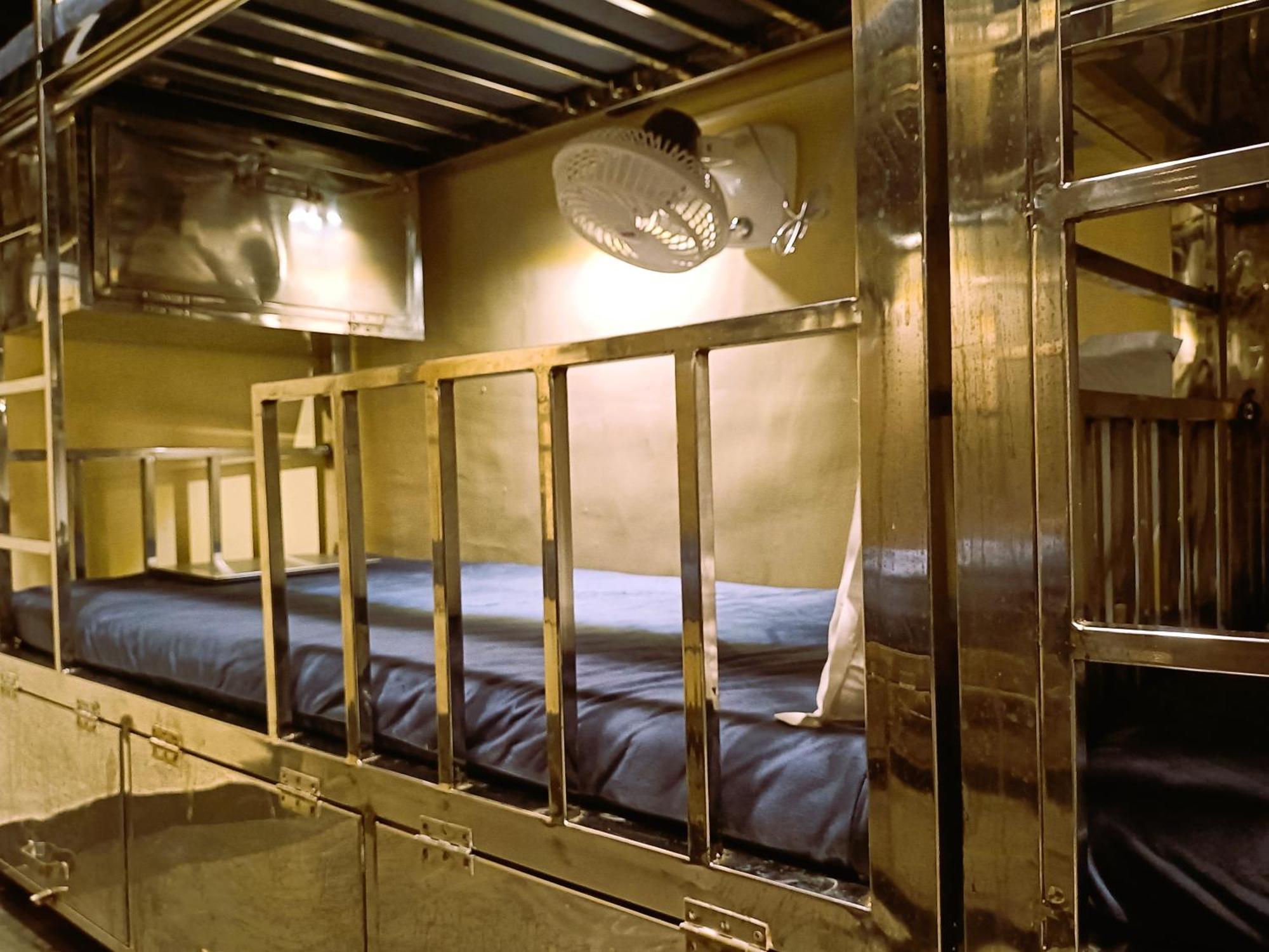 The Aroma Backpackers Hostel - Mumbai, Mumbai