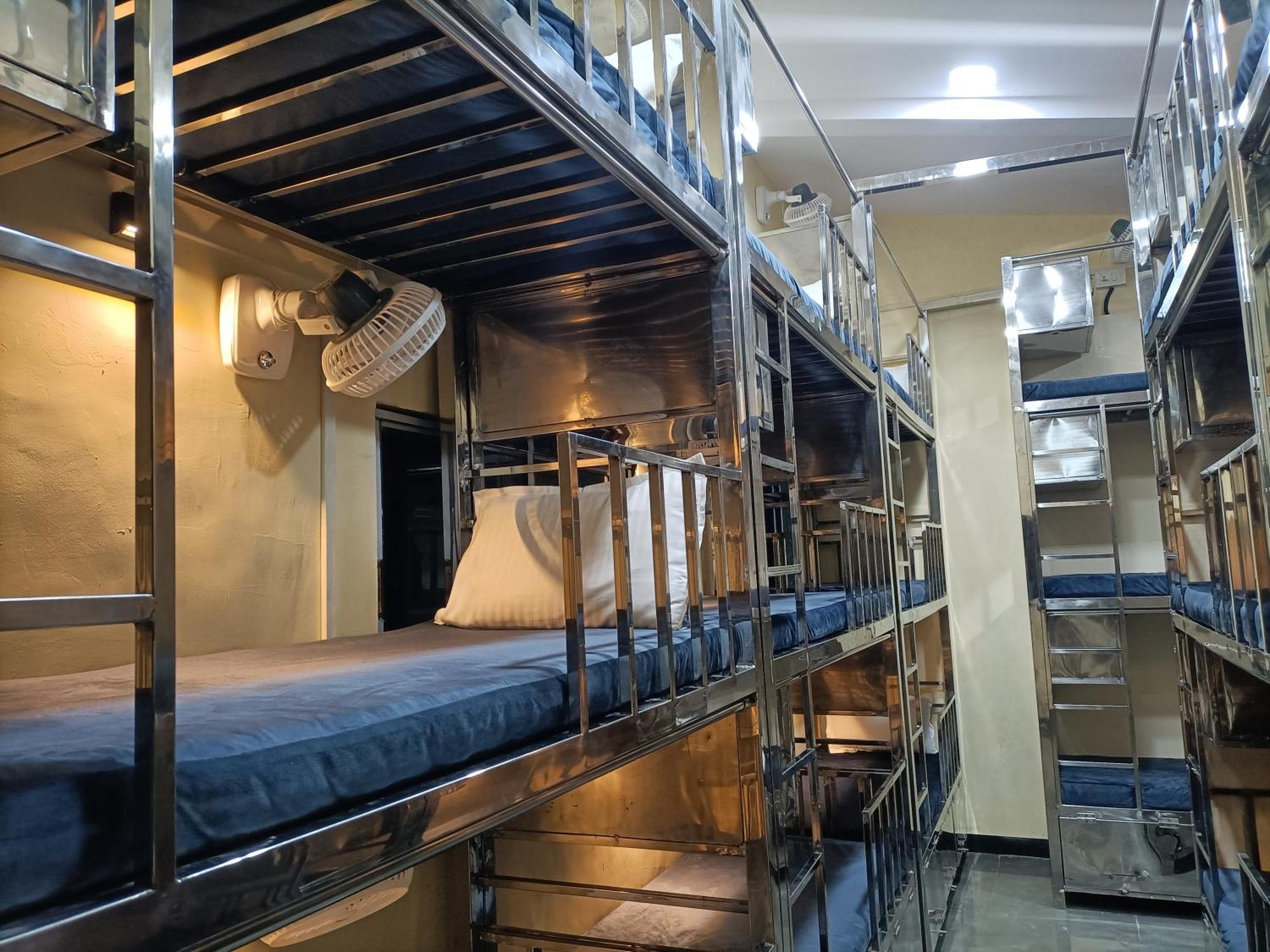 The Aroma Backpackers Hostel - Mumbai — Photos 2